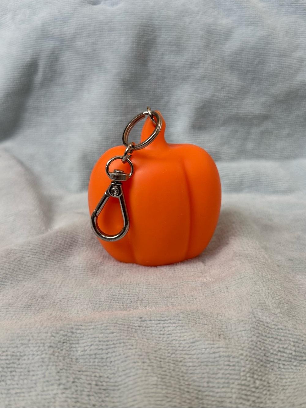 Bath and Body Works Cute Jack-O'-Lantern Pumpkin Pocketbac Keychain - Picture 2 of 2